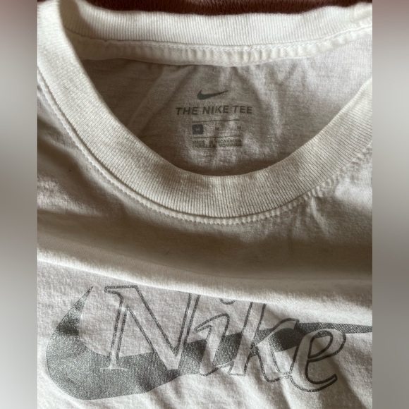 NIKE white tshirt 🤍 - Picture 2 of 6